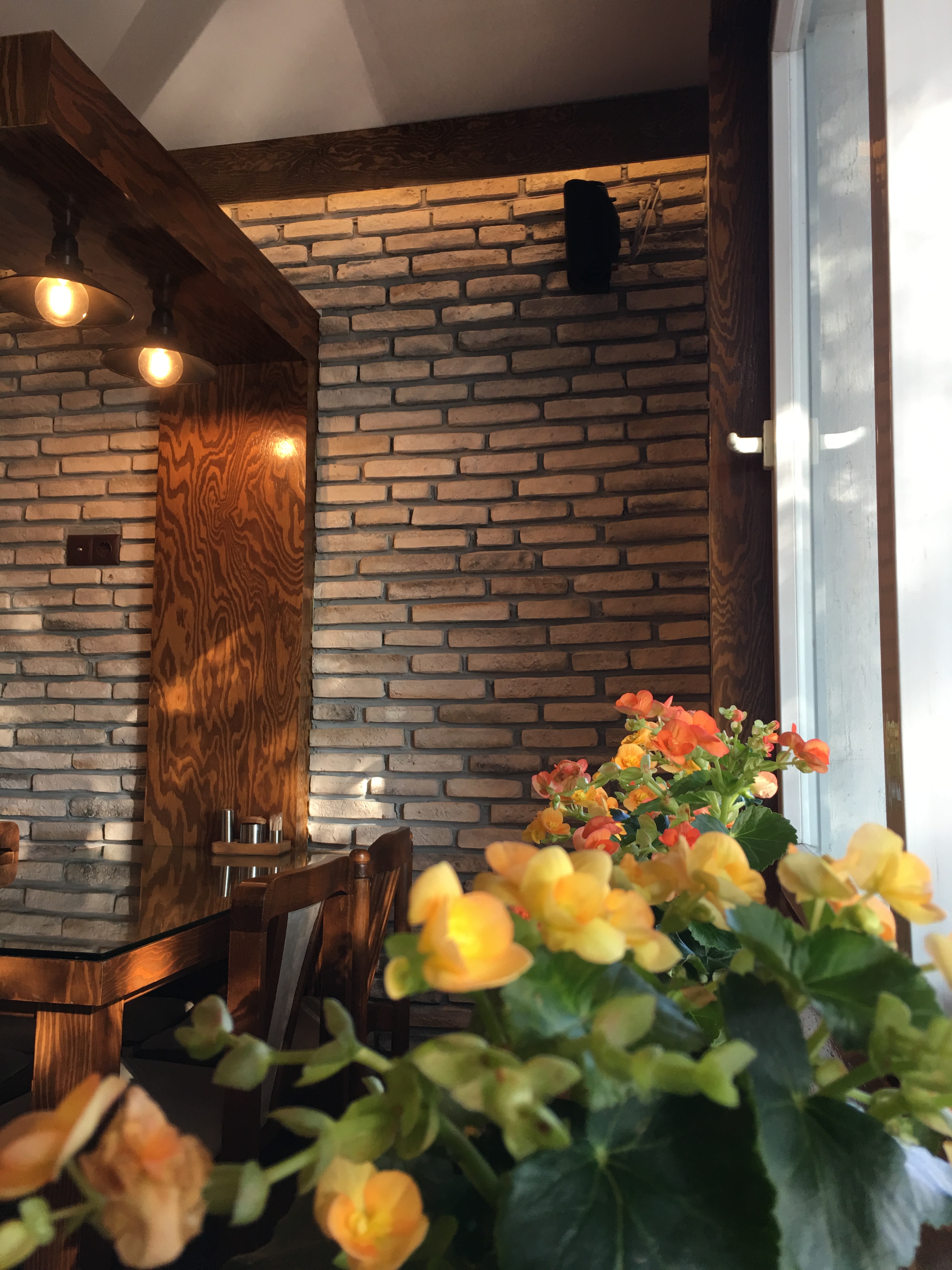 Restaurant & Cafe